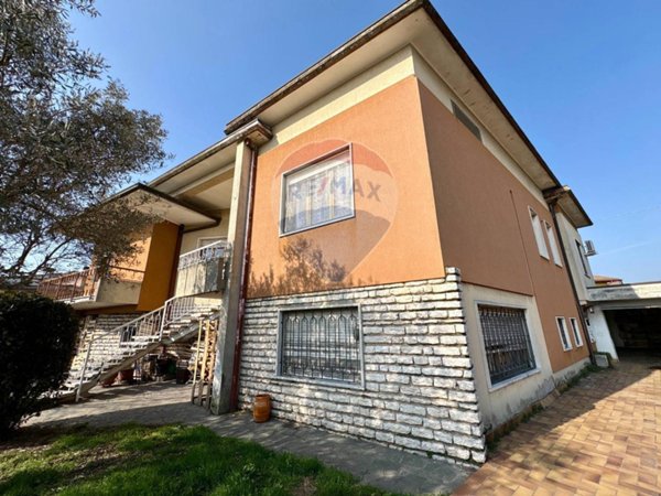casa indipendente in vendita a Castel Goffredo in zona Villa