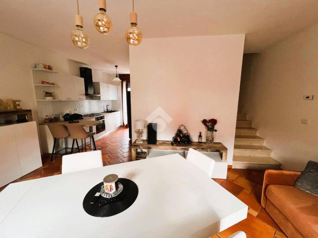 casa indipendente in vendita a Castel Goffredo in zona Villa