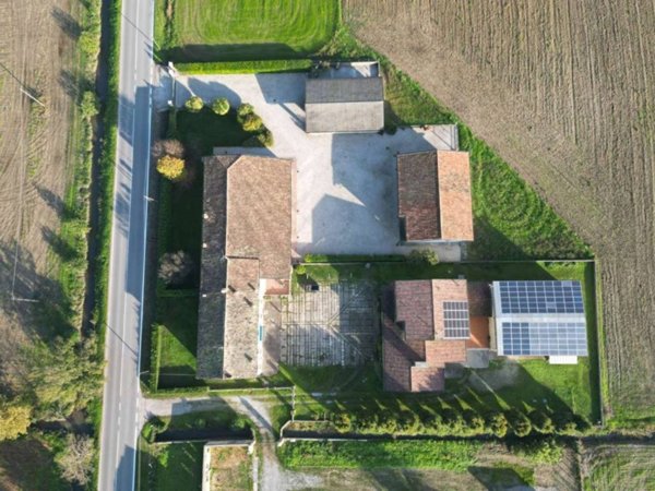 casa indipendente in vendita a Castel Goffredo in zona Villa