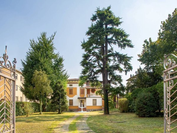 casa indipendente in vendita a Castel Goffredo in zona Villa