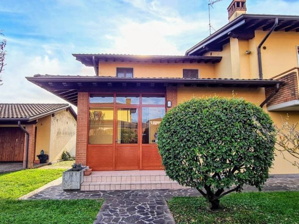 casa indipendente in vendita a Castel Goffredo in zona Villa