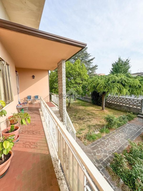 casa indipendente in vendita a Castel Goffredo in zona Villa
