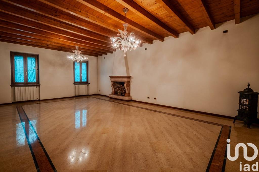 casa indipendente in vendita a Castel Goffredo in zona Lodolo