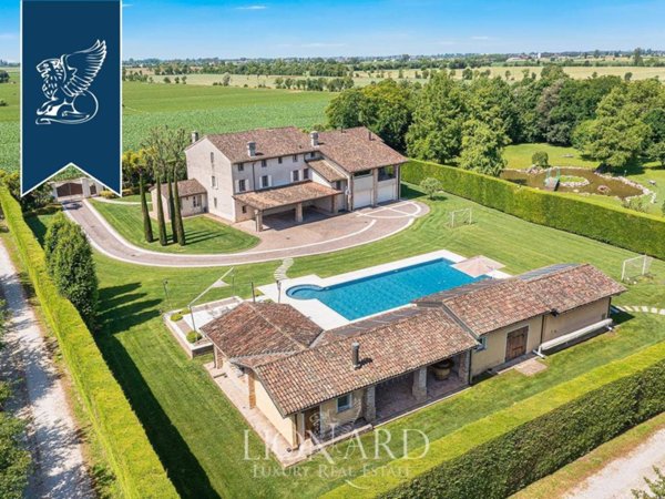 casa indipendente in vendita a Castel Goffredo in zona Villa