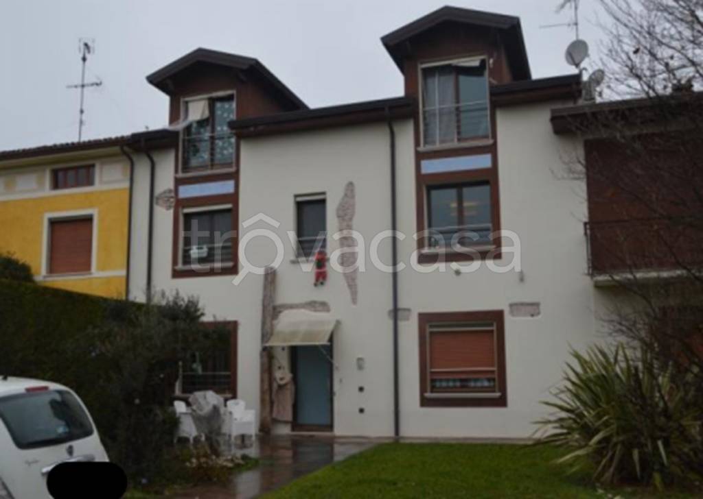 casa indipendente in vendita a Castel Goffredo in zona Villa