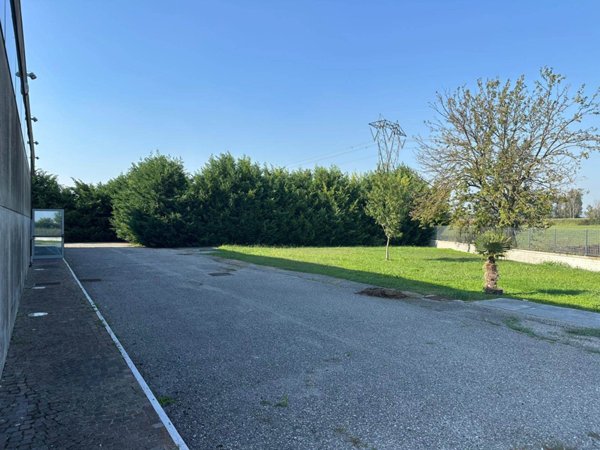 locale commerciale in vendita a Castel Goffredo