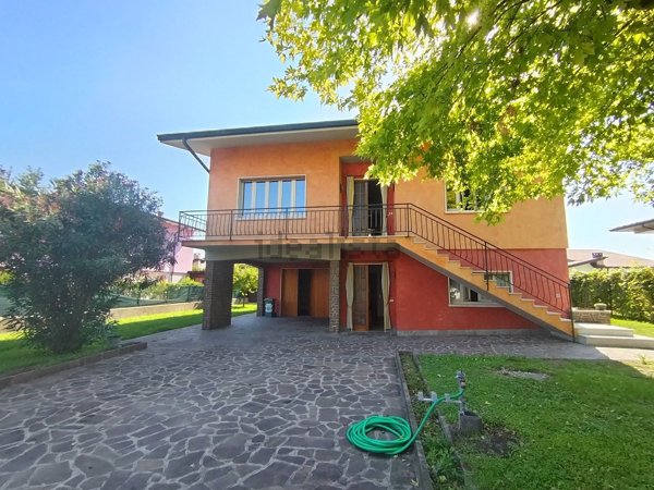 casa indipendente in vendita a Castel Goffredo in zona Villa