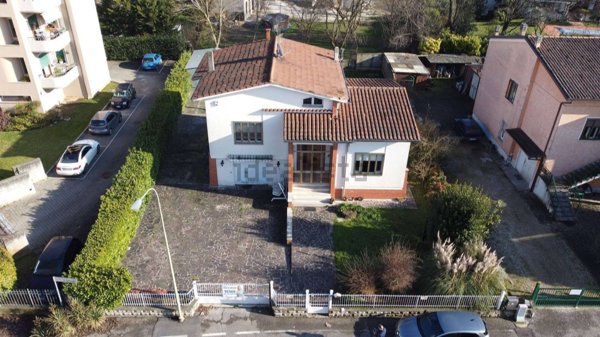 casa indipendente in vendita a Castel Goffredo in zona Villa