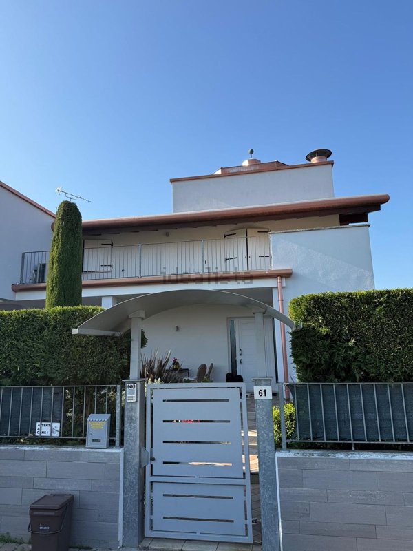 casa indipendente in vendita a Castel Goffredo in zona Villa