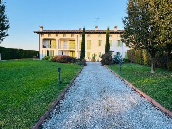 casa indipendente in vendita a Castel Goffredo in zona Villa