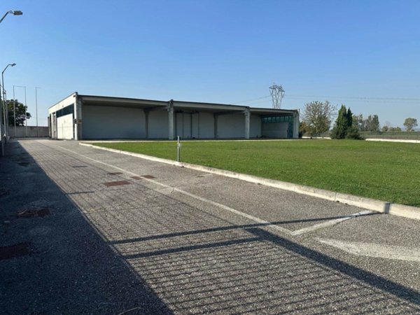 locale commerciale in vendita a Castel Goffredo