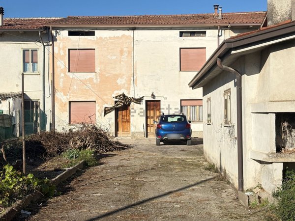 casa semindipendente in vendita a Castel Goffredo in zona Sant'Anna