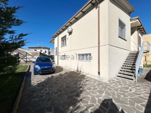 casa indipendente in vendita a Castel Goffredo in zona Villa