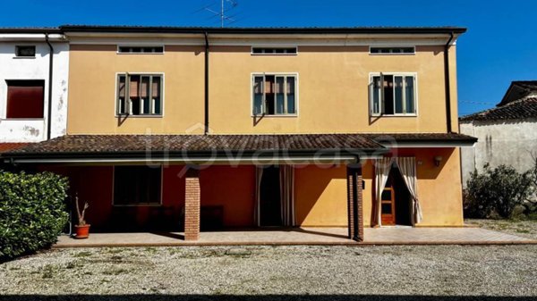 casa indipendente in vendita a Castel Goffredo in zona Villa