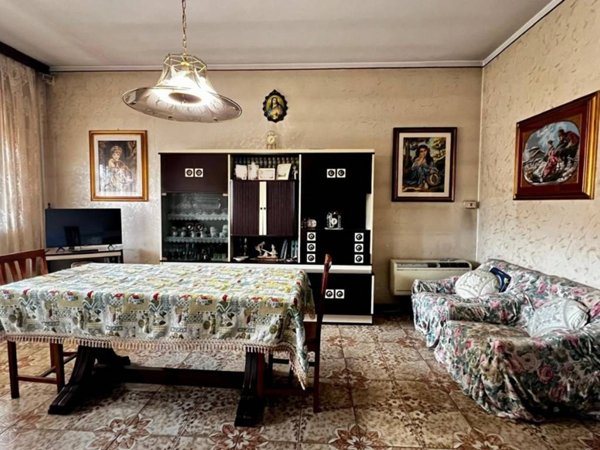 casa indipendente in vendita a Castel Goffredo in zona Villa