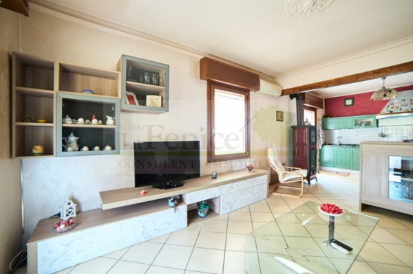 casa indipendente in vendita a Castel Goffredo in zona Villa