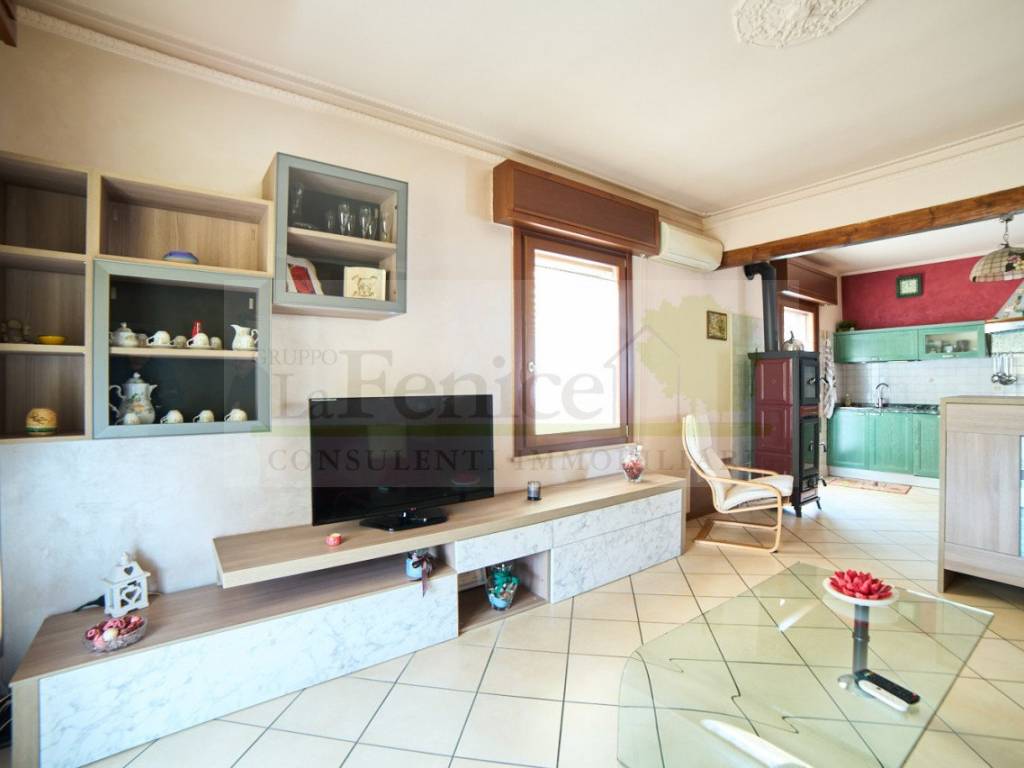 casa indipendente in vendita a Castel Goffredo in zona Villa
