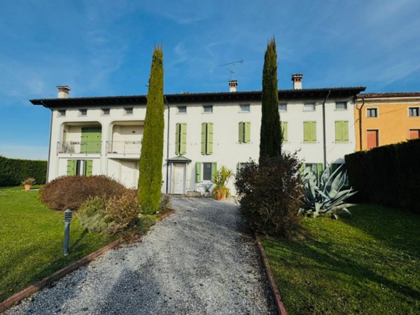 casa indipendente in vendita a Castel Goffredo in zona Villa