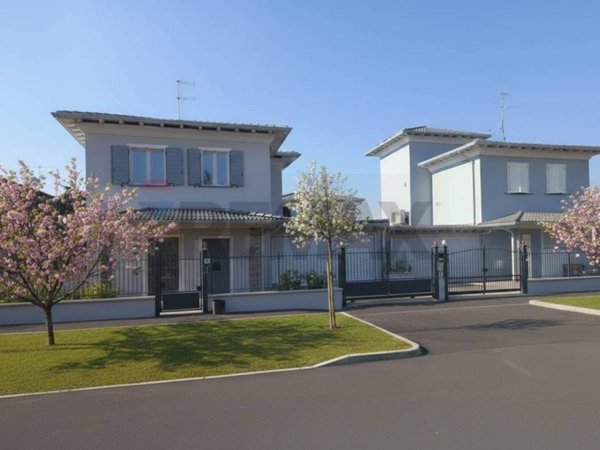 casa indipendente in vendita a Castel Goffredo in zona Villa