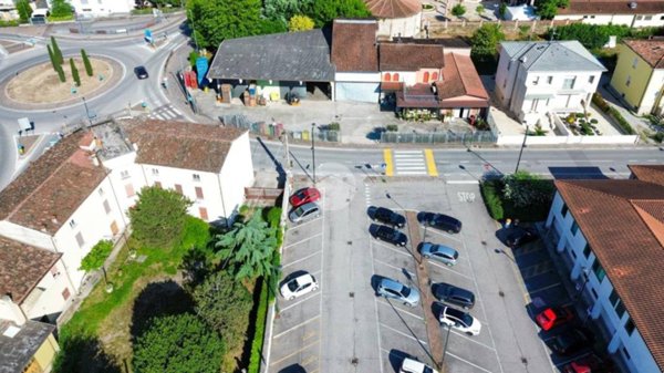 locale commerciale in vendita a Castel Goffredo