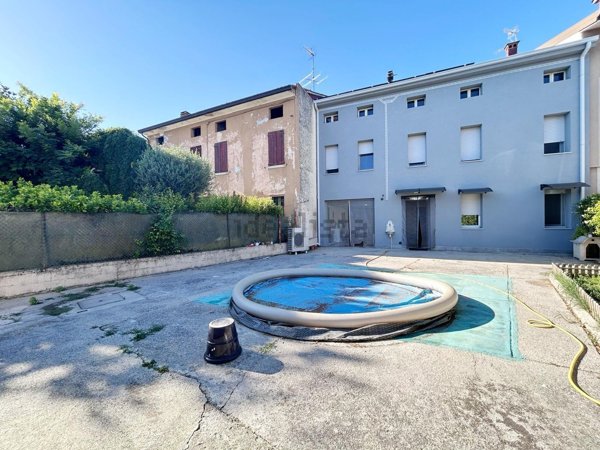 casa indipendente in vendita a Castel Goffredo in zona Valzi