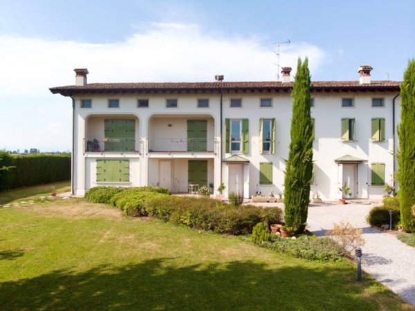 casa indipendente in vendita a Castel Goffredo in zona Villa