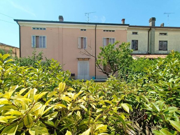 casa indipendente in vendita a Castel Goffredo in zona Villa
