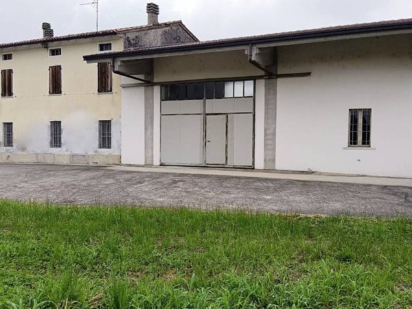 casa indipendente in vendita a Castel Goffredo in zona Casalpoglio