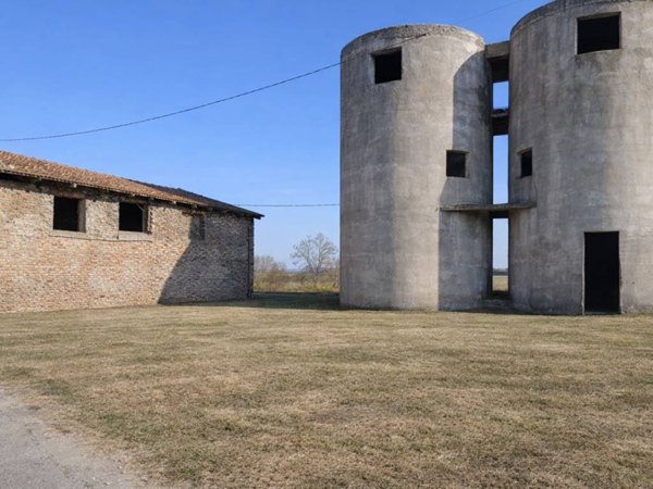 casa indipendente in vendita a Castel Goffredo in zona Villa