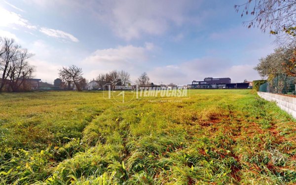 terreno edificabile in vendita a Castellucchio