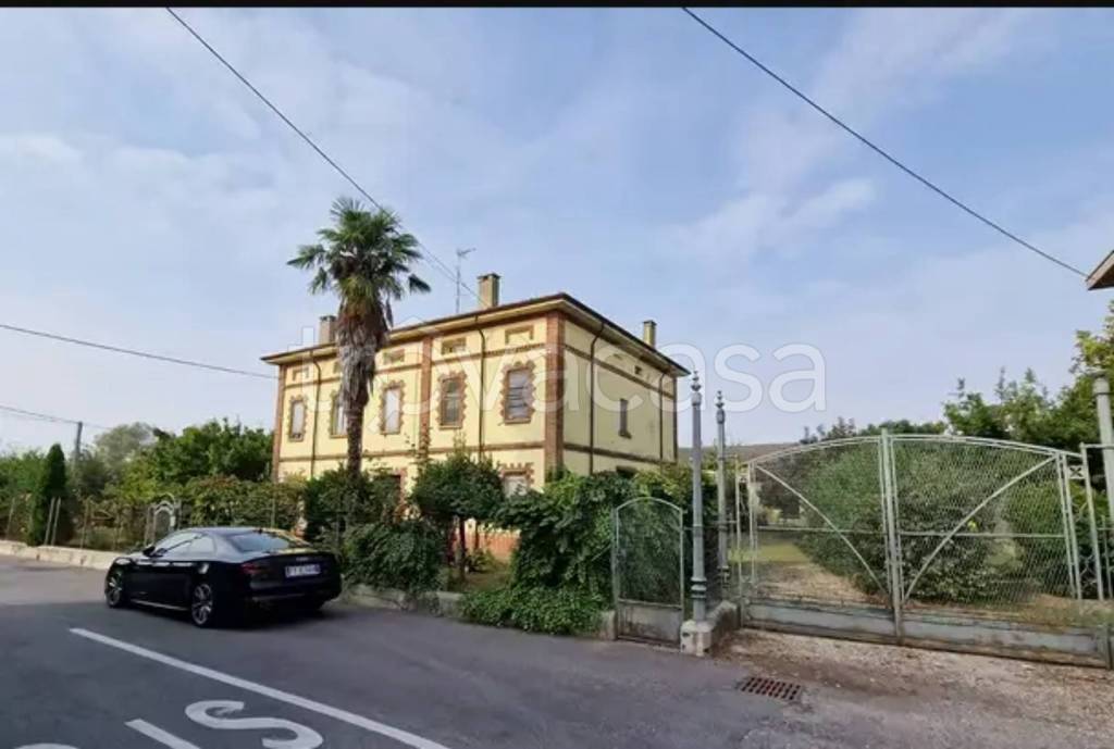 casa indipendente in vendita a Castellucchio in zona Sarginesco