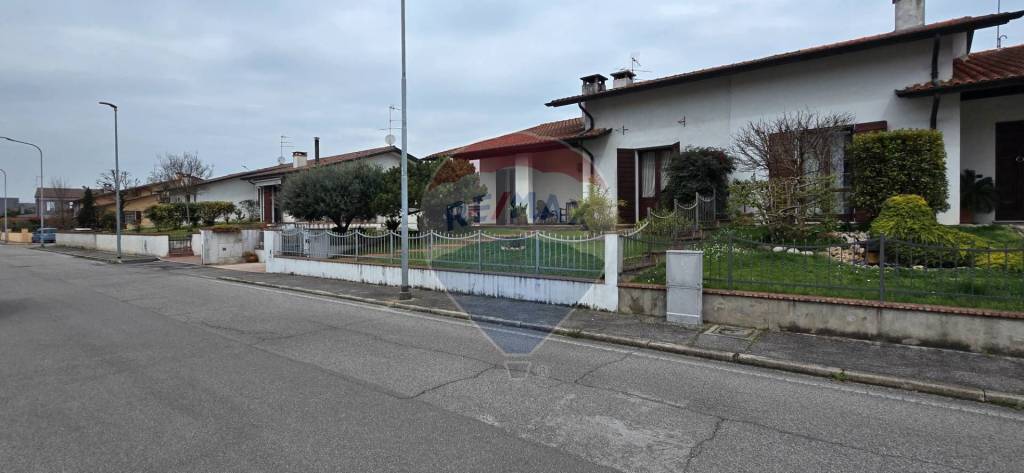 casa indipendente in vendita a Castellucchio