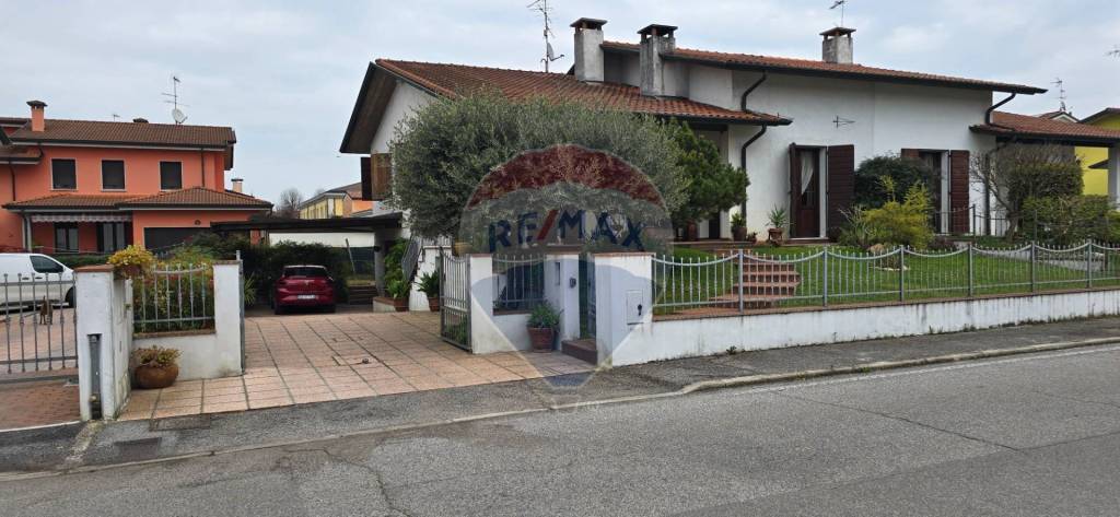 casa indipendente in vendita a Castellucchio