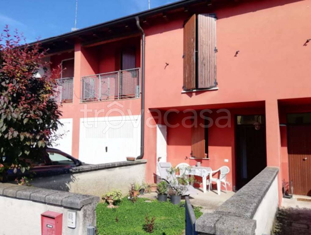 casa indipendente in vendita a Castellucchio