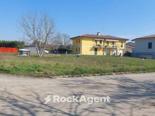 terreno edificabile in vendita a Castellucchio