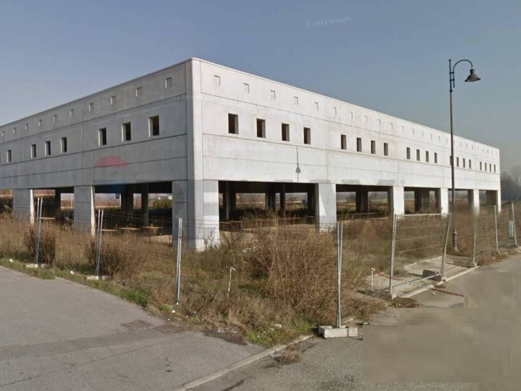 locale commerciale in vendita a Castellucchio