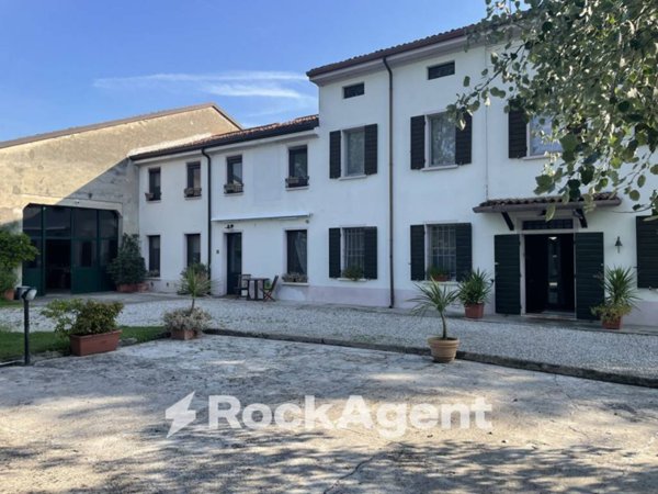 casa indipendente in vendita a Castellucchio in zona Gabbiana