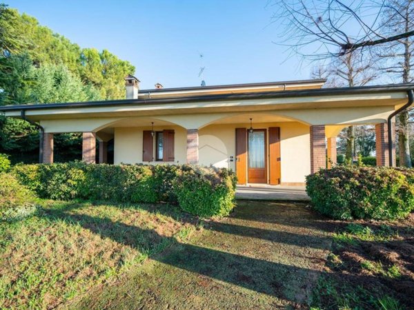 casa indipendente in vendita a Castellucchio in zona Sarginesco