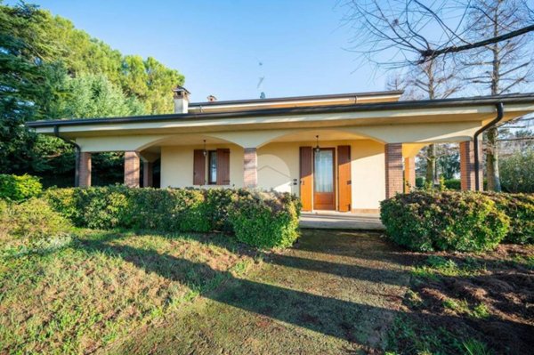 casa indipendente in vendita a Castellucchio in zona Sarginesco