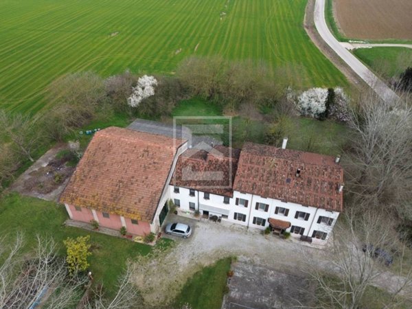 casa indipendente in vendita a Castellucchio in zona Gabbiana