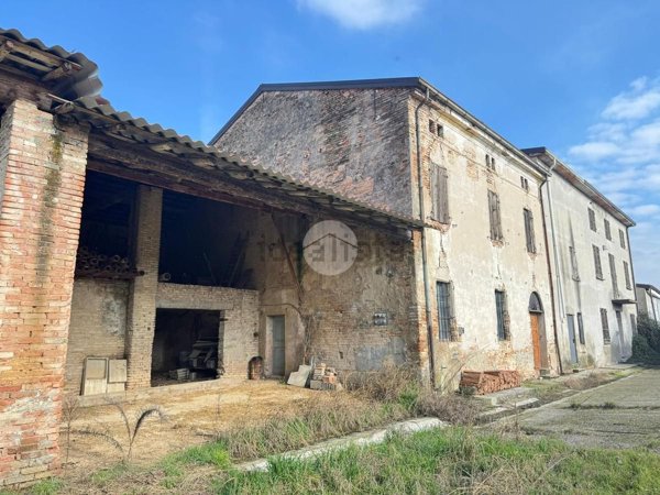 casale in vendita a Castellucchio