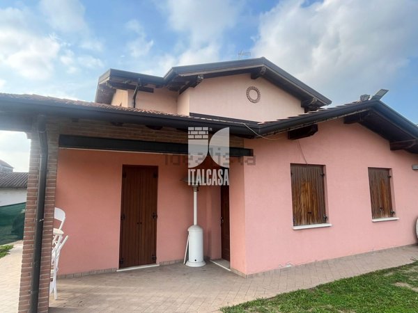 casa indipendente in vendita a Castellucchio in zona Sarginesco