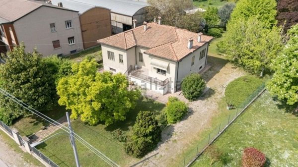 casa indipendente in vendita a Castellucchio
