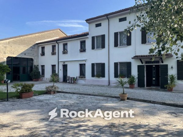 casa indipendente in vendita a Castellucchio in zona Gabbiana