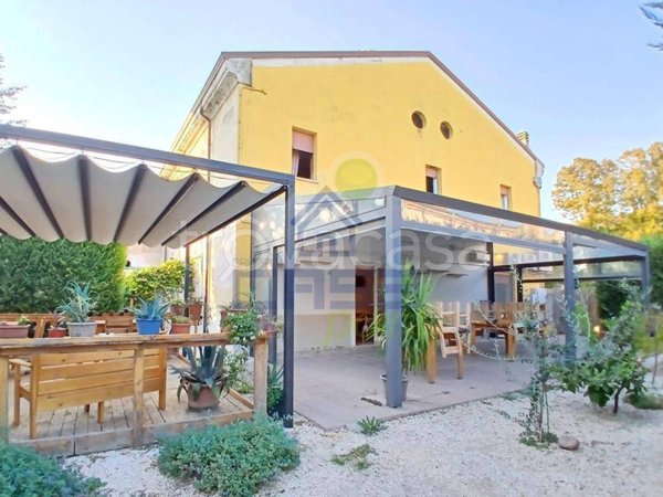 casa indipendente in vendita a Castellucchio in zona Sarginesco