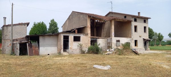 casa indipendente in vendita a Castiglione delle Stiviere