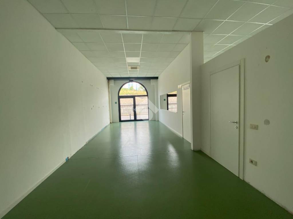 negozio in vendita a Castiglione delle Stiviere