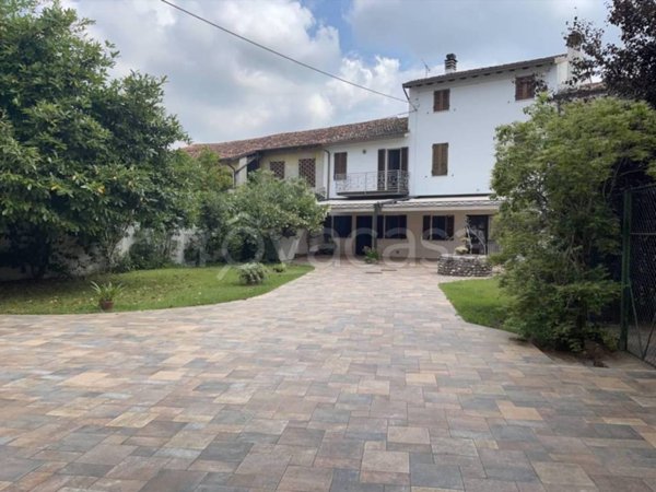 casa indipendente in vendita a Castiglione delle Stiviere