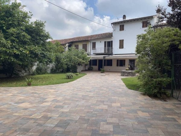 casa indipendente in vendita a Castiglione delle Stiviere