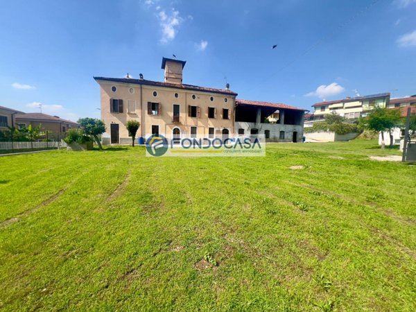 casa indipendente in vendita a Castiglione delle Stiviere